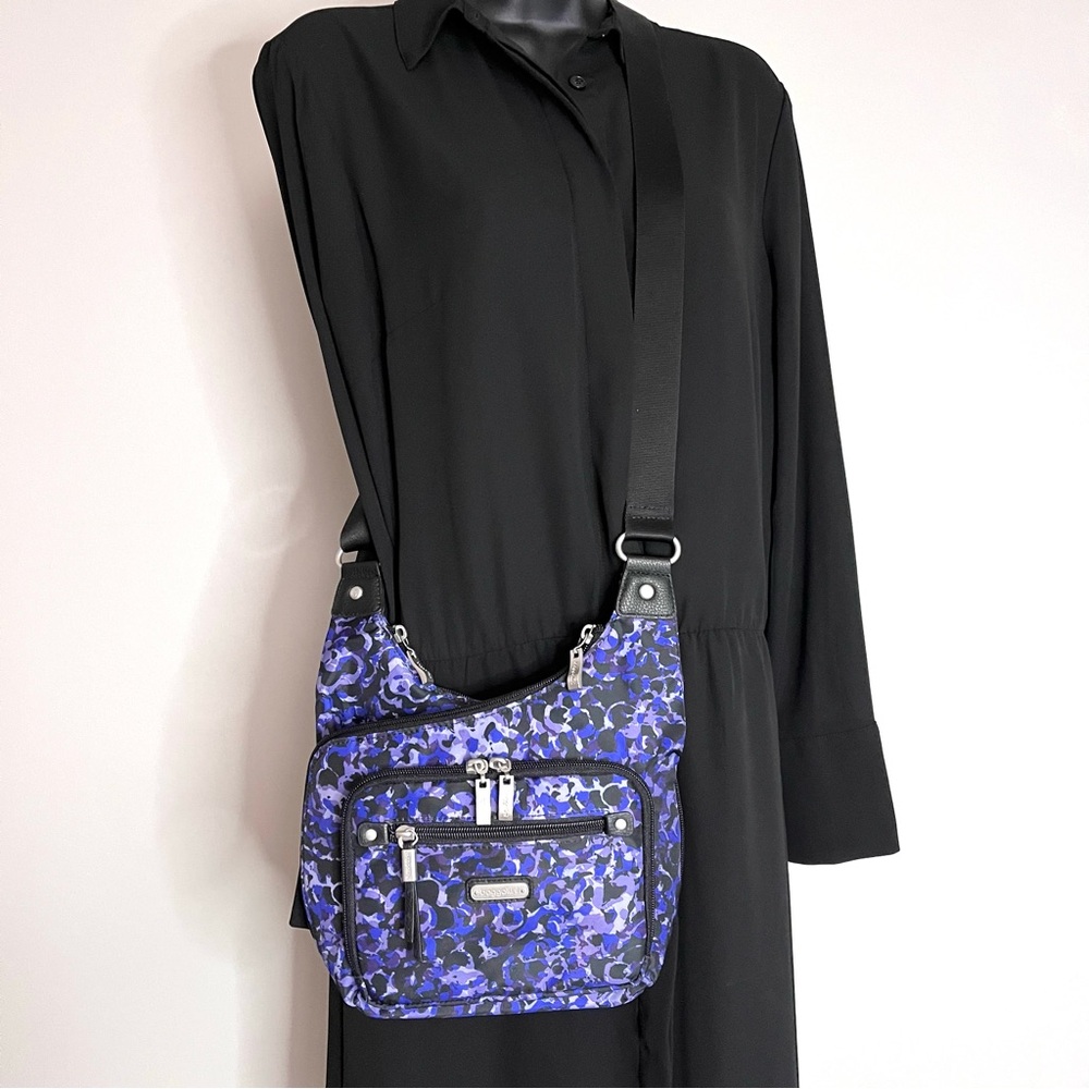 Baggallini Black and Blue Crossbody Bag EUC - Picture 11 of 11